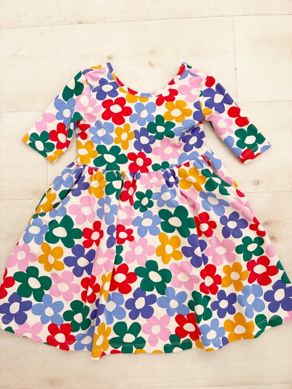 Hanna Andersson Retro Bold Daisy Print Twirly Skater Dress with Pockets Size-6-7